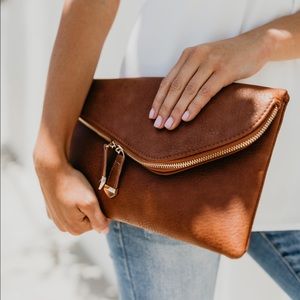 NWOT Stella Crossbody Envelope Zip Clutch - Tan